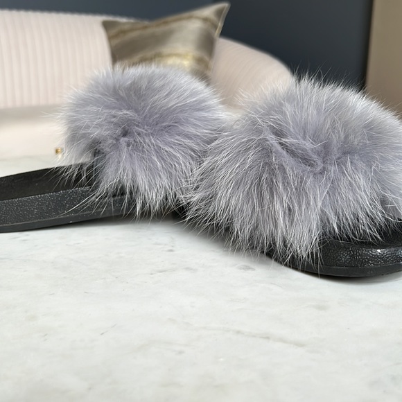 Fur flip-flops 💜. Size 6 - Picture 4 of 8